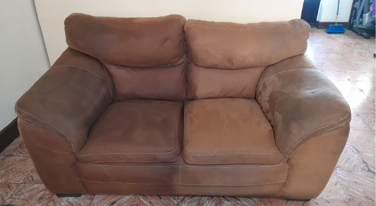 Servicio de limpieza profunda de muebles a domicilio.